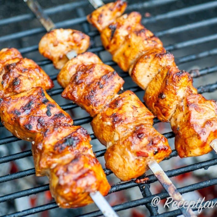 Kycklingfile på grillspett med jordnötsås